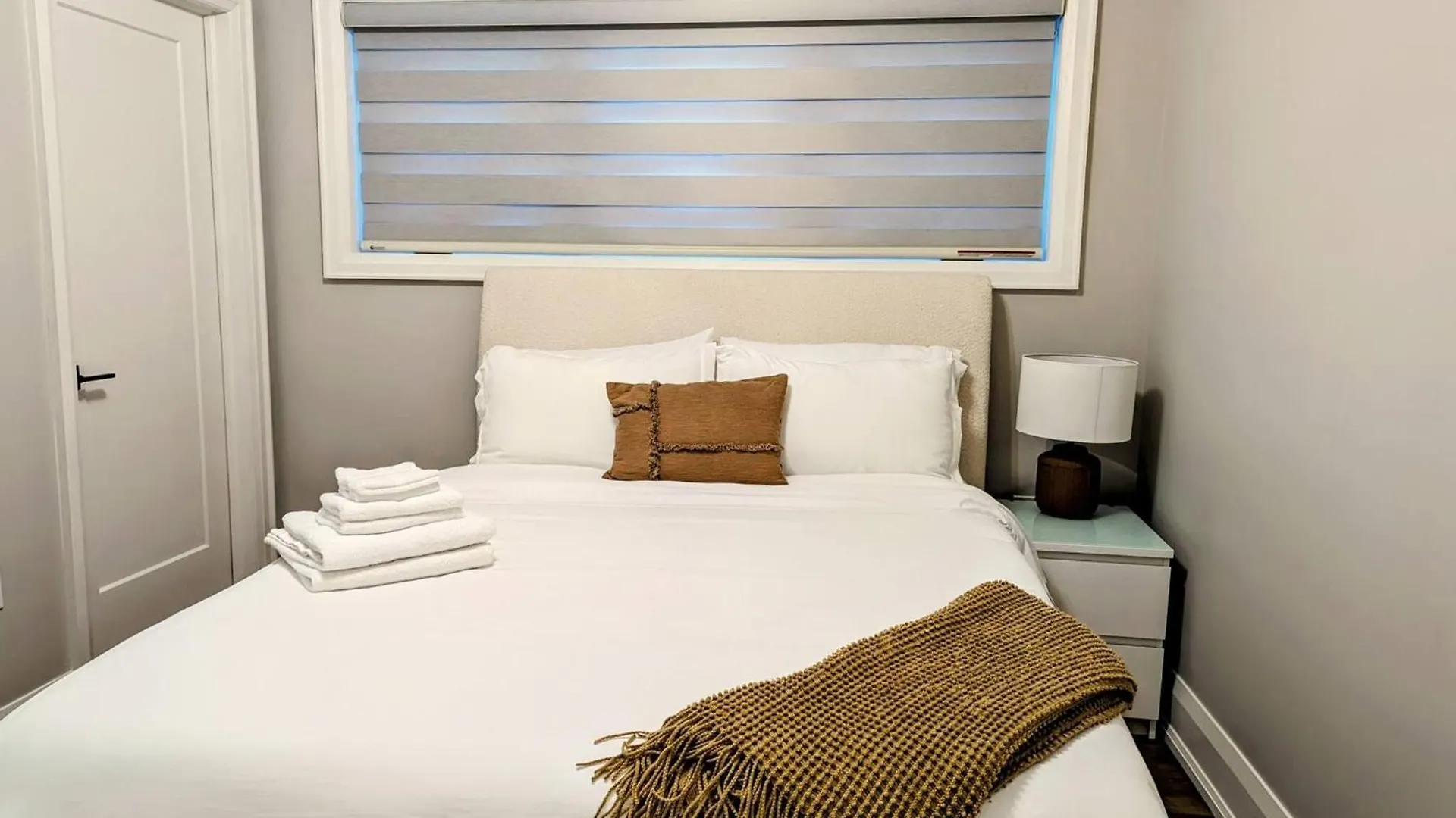 Holiday home Niagara| All Season- Swim Spa|Patio|King Bed|Bbq|